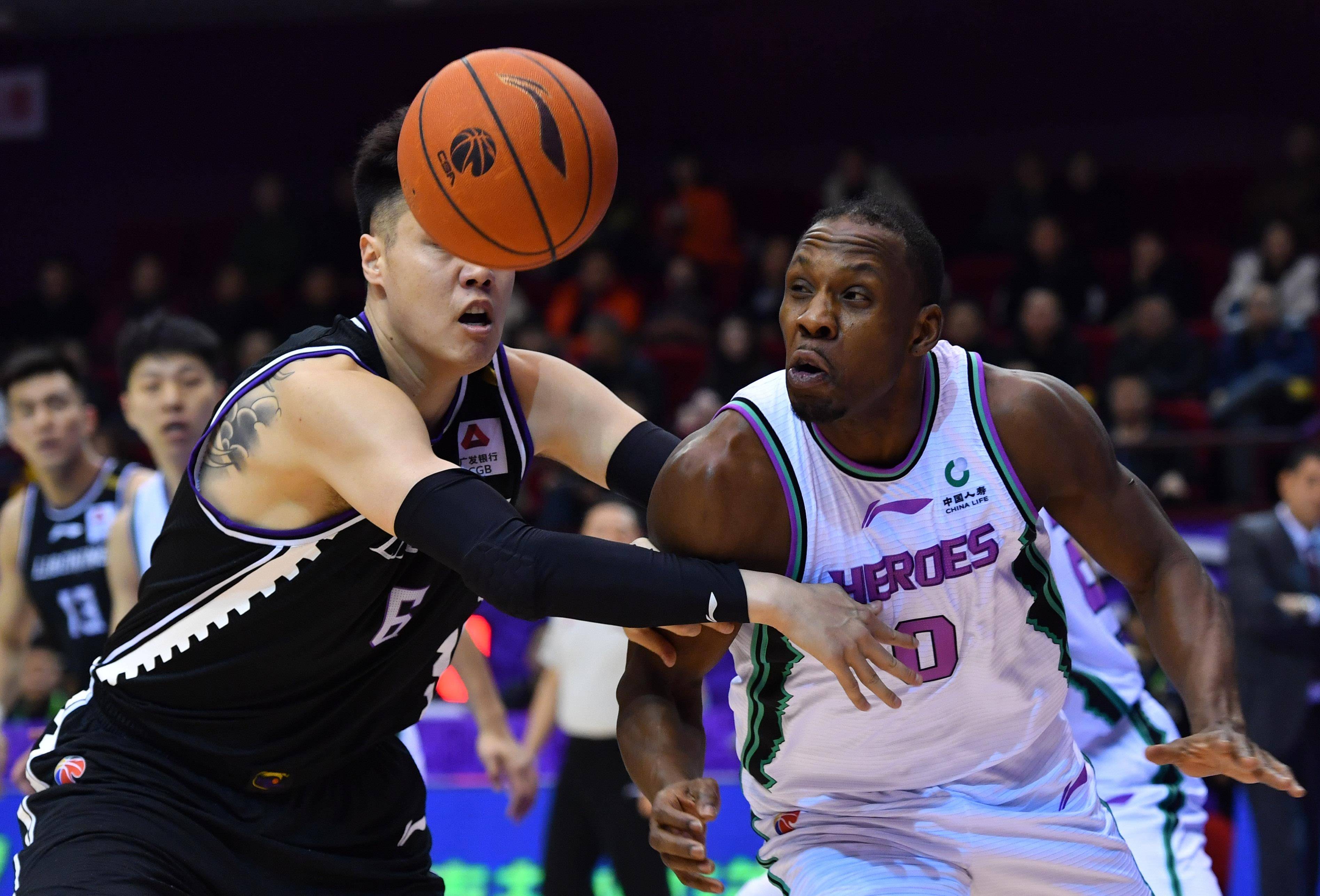 转折点！皇家马德里主帅复盘，CBA常规赛加时末段攻防权衡，球迷炸锅，医务组通报恢复的简单介绍