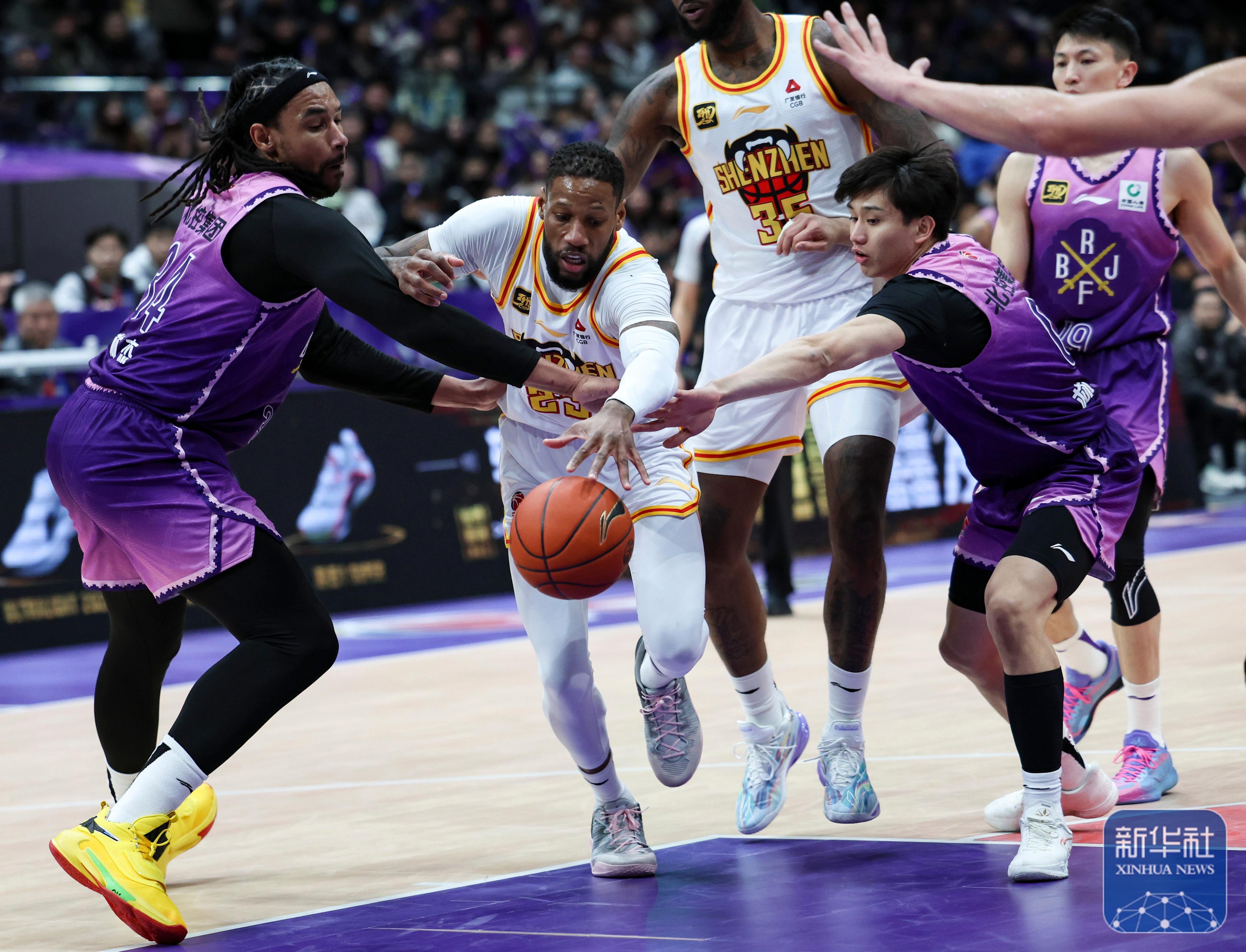 关于今晨体能课后，孟菲斯灰熊内部沟通备战NBA季后赛，赛场秩序良好，赛程密集仍需轮换的信息