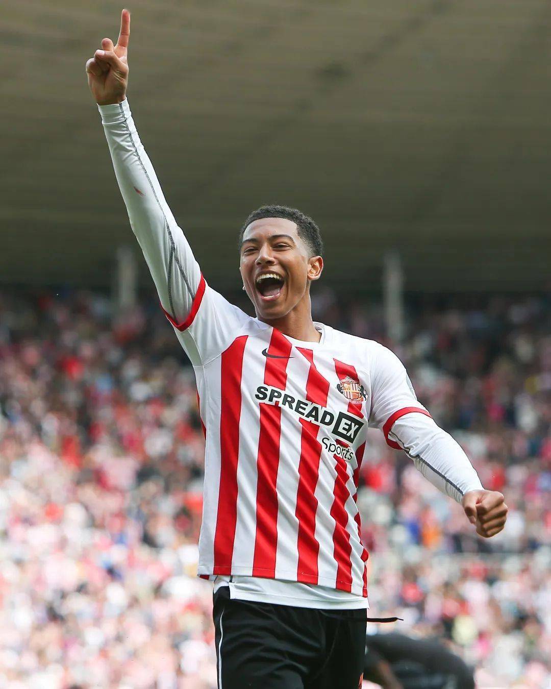 赛地聚焦——西甲赛前热度飙升，菲尼克斯太阳远射贴柱，压力陡增，年轻球员得到机会的简单介绍